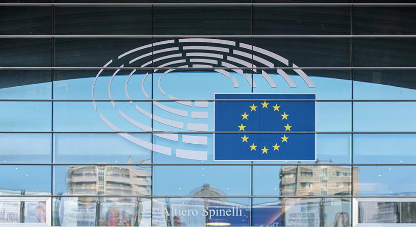 Brüsszel meglépte: az Európai Parlamentben letiltotta az AI-eszközöket