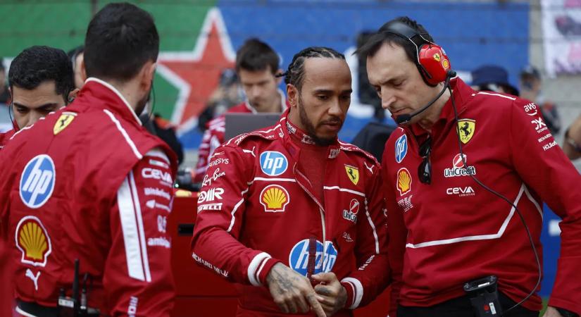 Megvédték a versenymérnököt cserélő Lewis Hamiltont