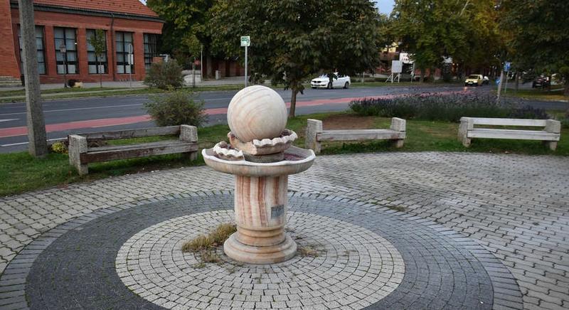 Erősre itta magát, tönkretett egy szökőkutat