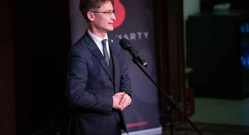 Székesfehérvár fideszes polgármestere az április 12-i választásokig minden helyi képviselőjelölttel leül találkozni, köztük a tiszásokkal is