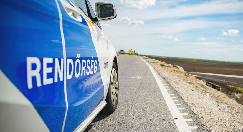 Felelőtlen előzésből lett frontális karambol a 89-es főúton