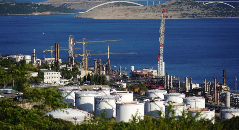 Megérkezett a válasz a horvátoktól a magyar olajmentességi kérelemre