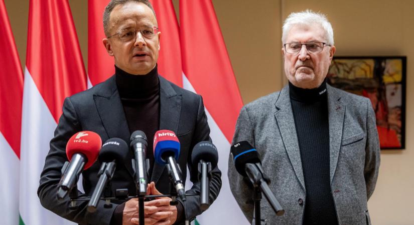 Szijjártó Péter szerint azért nem tartottak lakossági fórumot a Debrecent érintő akkuipari tervekről, mert „a helyiek vezetőit” kérdezték