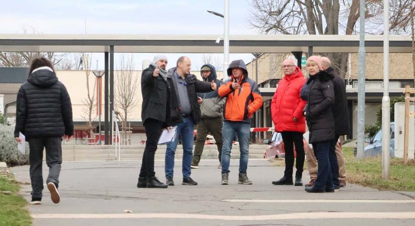 A kilencvenes évek óta nem volt felújítva ez a járdaszakasz – mindenki örömére kezdődik a munka (galéria)