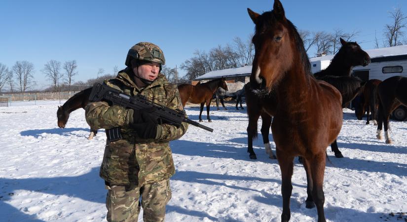 Ukrán főügyészség: halottak útlevelét használva szöktek hadkötelesek külföldre