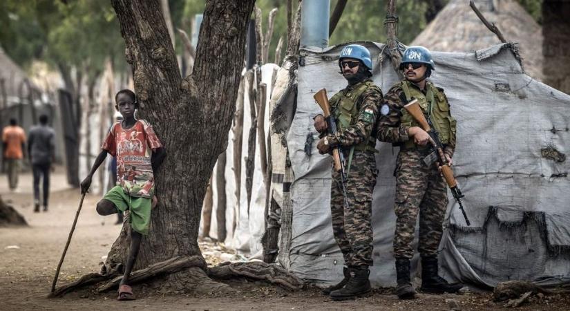 Csak fogjuk a fejünket: előálltak egy radikális megoldással, migránsok menthetik meg Európa haderejét