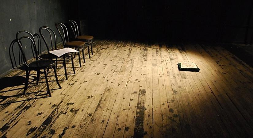 Meglepetéssel készül a debreceni felolvasószínház