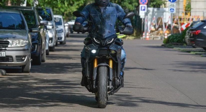 A papucsra is nemet mondtak, szigorítana az új KRESZ a motorosok öltözékén