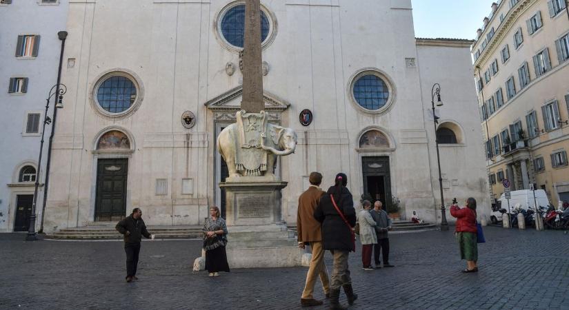 „Értelmetlen, barbár vandalizmus” – felfoghatatlan gyalázatot követtek el Róma büszkesége ellen