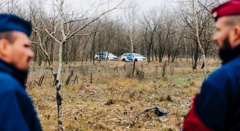 Román és egyiptomi migránsokat találtak a rendőrök az embercsempészek autójában