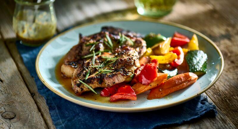 Grillezett sertéstarja mézes, mustáros, rozmaringos pácban