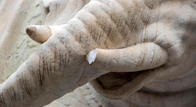 Rómában letörték Bernini római elefántszobrának az agyarát