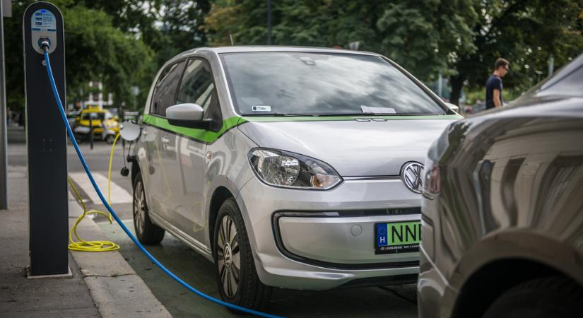Megemelt kerettel április közepéig fut a vállalati e-autó támogatás