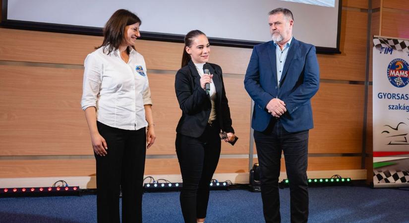 Mohácsi Zsófi ismét az Év Női Motorsport Versenyzője lett!