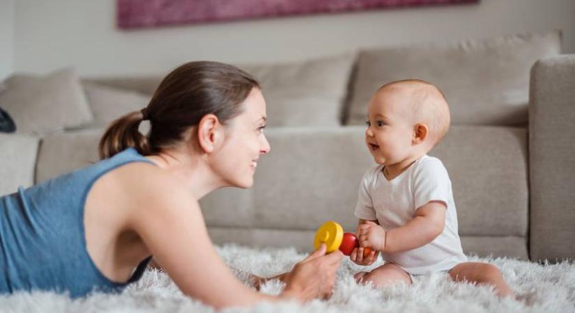 12 fejlesztő gyerekjáték, amit vétek kihagyni az első egy évben: számos pozitív hatással bírnak