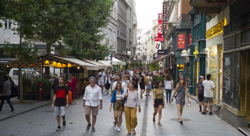 Egy tanulmány szerint szinte ugyanannyi magyar büszke rá, mint amennyi szégyelli az országot