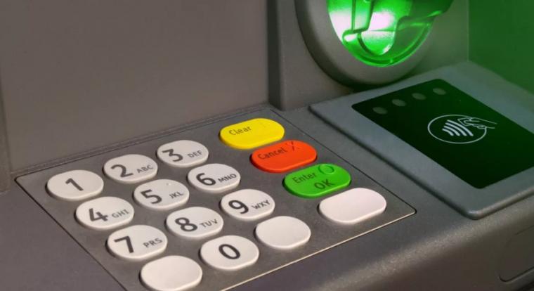 Az összes banknál nyilatkozni kell, hogy ingyenes legyen a készpénzfeltével