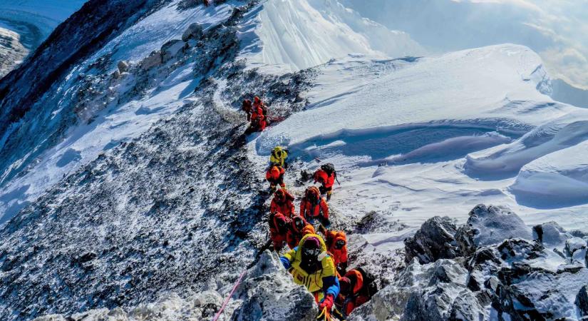 Hagyta megfagyni a szerelmét a hegycsúcson – börtön vár a tapasztalt hegymászóra