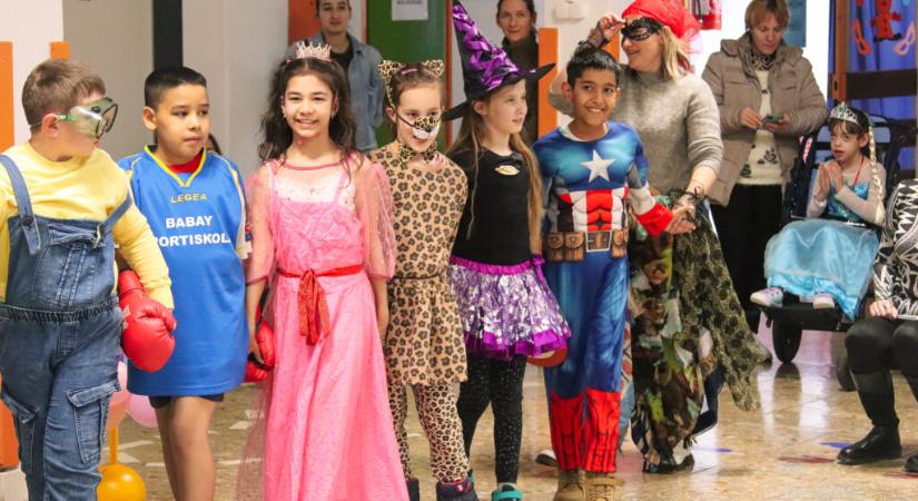 Még épp elcsípték a farsang farkát az Éltes iskolában