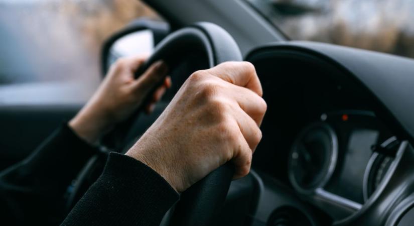 Az eltiltás után újra vezetett: botrányos autós kaland Szegeden