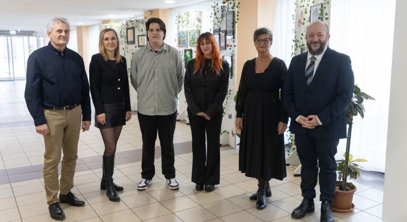 Tehetséges fiataloké lett a főszerep, pályázati alkotásokból nyílt új kiállítás Debrecenben