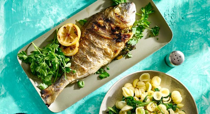 Egészben grillezett durbincs spenótos tésztasalátával