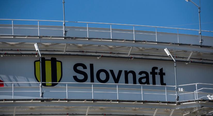 A kormány 250 ezer tonna olajat ad kölcsön a Slovnaftnak