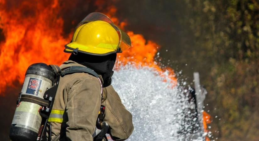Garázs lángolt az egyik Fejér megyei településen