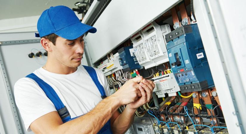 Félnapos áramszünet jön a Balatonnál