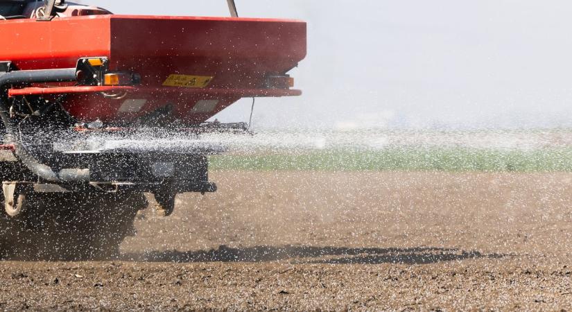 A gazdák megmondták, Brüsszel mégis meglépte: Itt a feketeleves a műtrágyapiacon