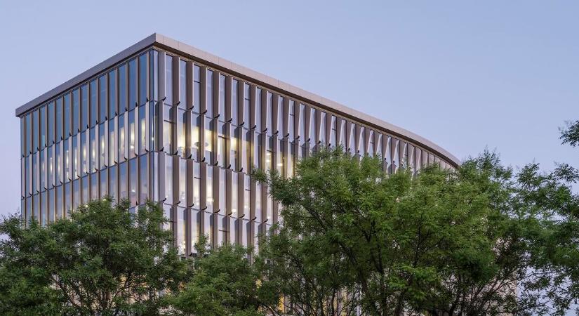 Nők százmilliói szabadulhatnak meg a fájdalomtól: endometriózis elleni gyógyszert fejleszt a Richter