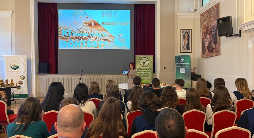 Helyi termékekről és tudatos táplálkozásról tartottak előadásokat esztergomi diákoknak
