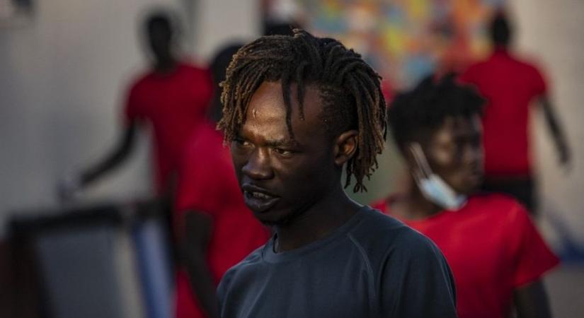 Migránsokból akarnak katonát képezni, hogy „megerősítsék Európa védelmi képességeit”