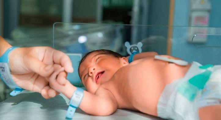 Kislányt tettek a babamentő inkubátorba Debrecenben