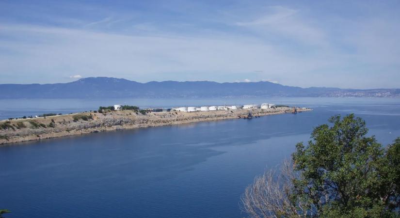 Betelt a pohár a kőolaj-szállítások kérdésében, Budapest és Pozsony az Európai Bizottsághoz fordult