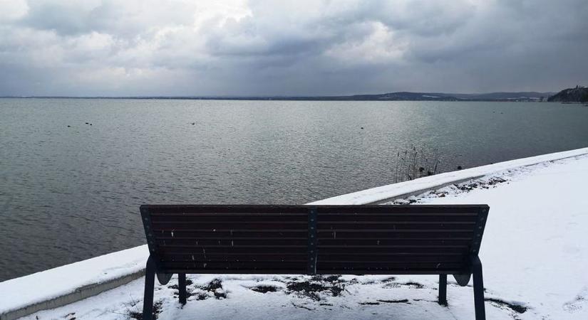 Télbúcsúztató csobbanás Tihanyban: szaunaparti és közös merülés a Balatonban