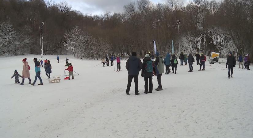 Megérkezett a friss hótérkép – Budapesten akár 20 cm, de van olyan hely ahol akár 36 cm eshet