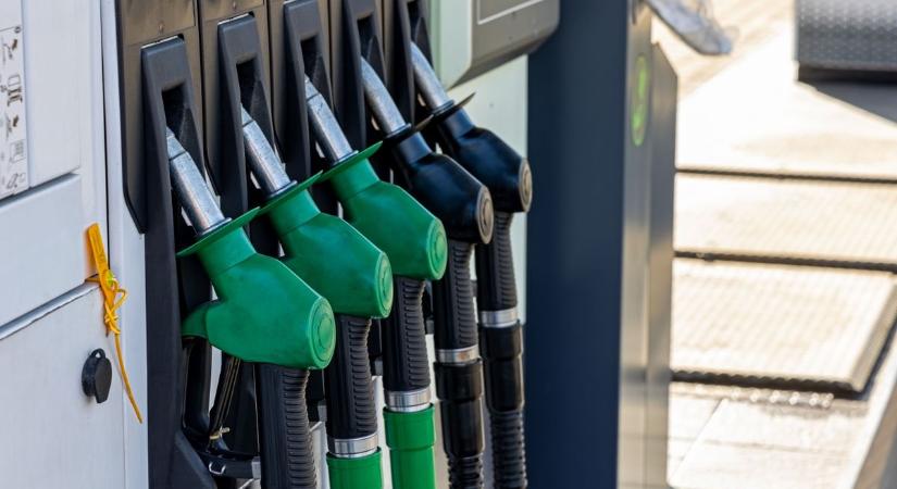 Végre fellélegezhetnek az autósok: ennyivel csökken az üzemanyag ára csütörtöktől