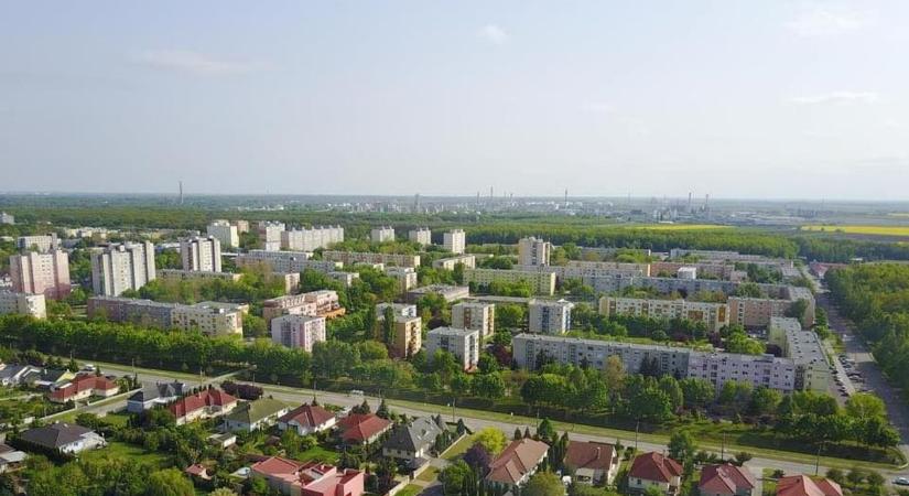 Megszólaltak a szirénák Tiszaújvárosban! Ez volt az oka