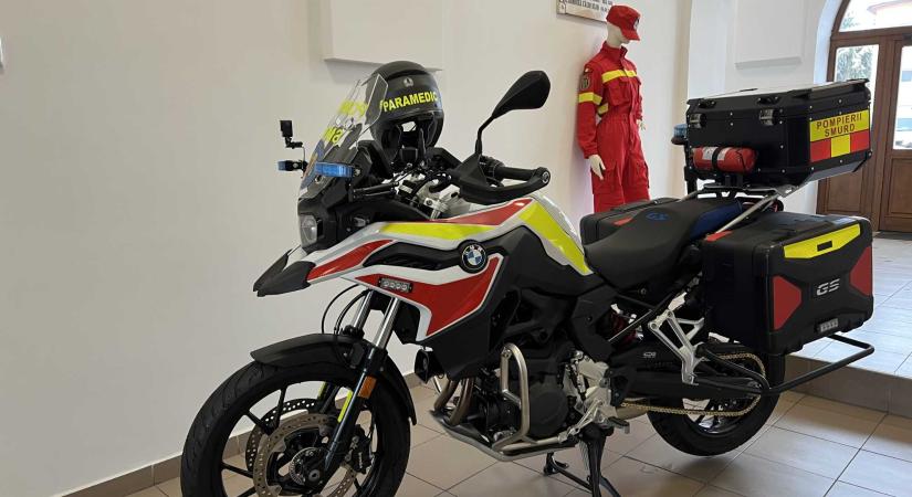 Perceken múlhat az élet: új mentőmotor áll szolgálatba Marosvásárhelyen