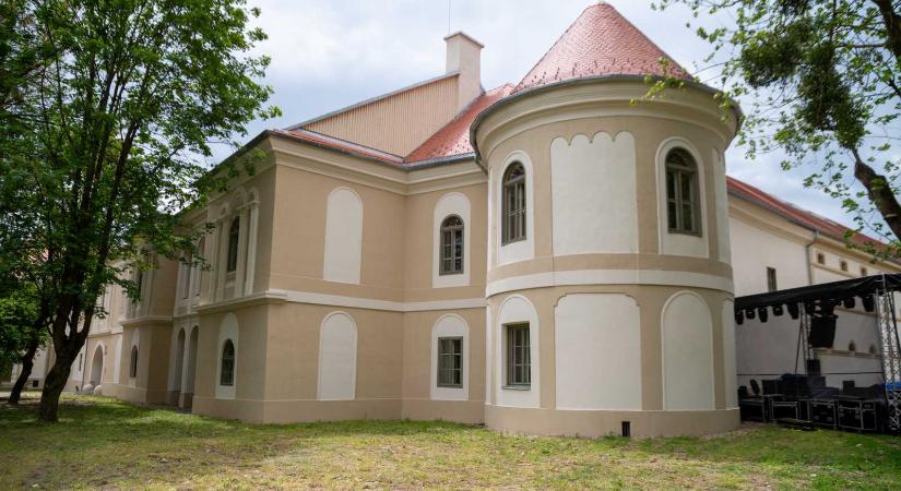 A kultúra szolgálatában: összefogott a gyalui várkastély és a kolozsvári filharmónia