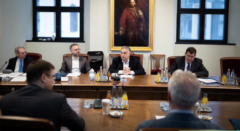 Orbán Viktor: hozzá kell nyúlni a stratégiai olajkészletekhez