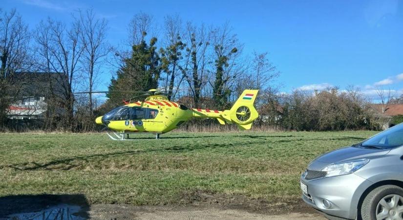 Leállt a sofőr szíve vezetés közben, mentőhelikopter érkezett érte