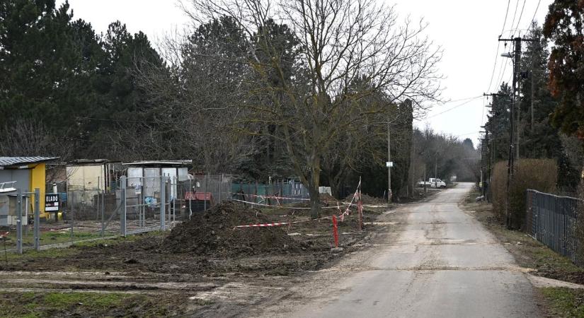 Megelégelték az évek óta tartó ígérgetést Siófokon a szennyvízről, másfélmilliót kellett befizetnie a családoknak