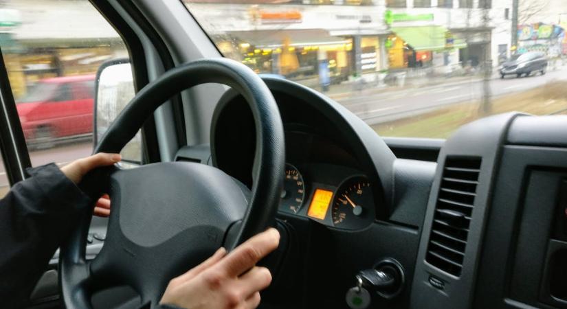 Márciustól ingyen jut jogosítványhoz, akinél teljesülnek ezek a feltételek