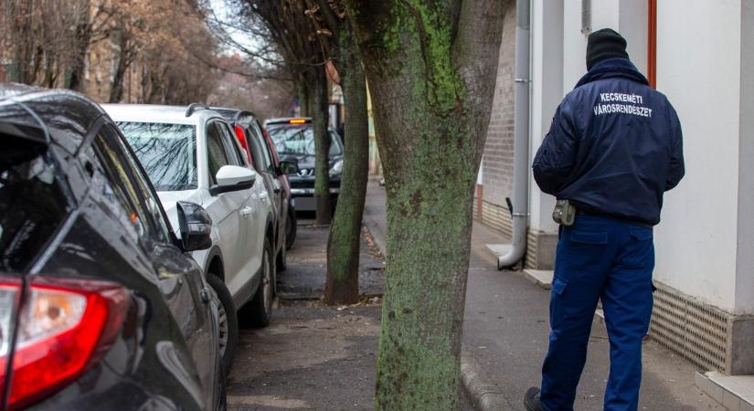 Mutatjuk, mennyi pénzre számíthatnak kompenzációként a kecskeméti parkolóbérletesek