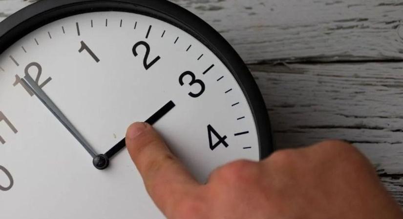 Mutatjuk, mikor kell az órákat átállítani tavasszal – szavazzon!