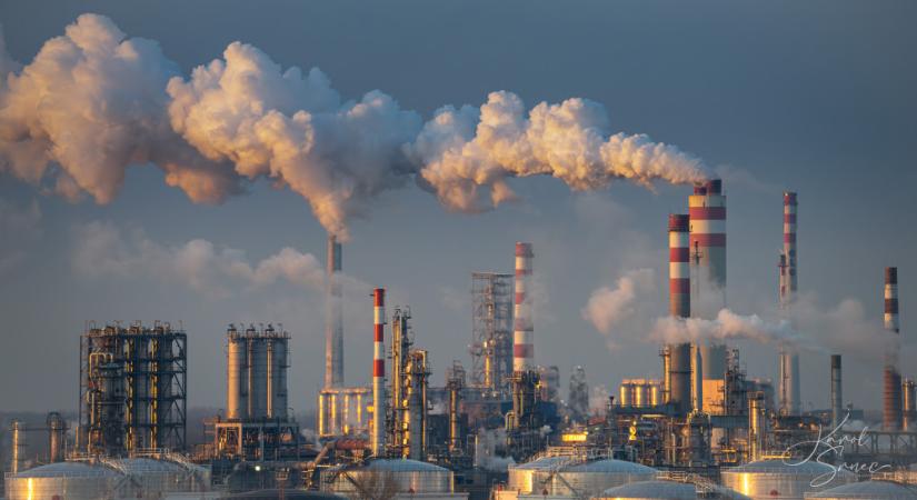 Leállítja a Slovnaft a gázolaj ukrajnai exportját, csakis belföldre termel