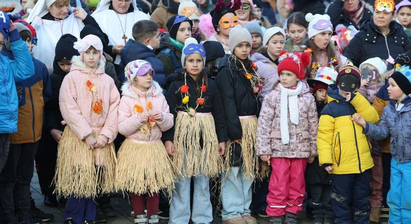 A kiszebáb is lángra lobbant – ilyen volt a farsangi mulatság Bonyhádon (képgalériával)