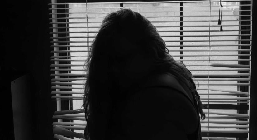 Letartóztattak egy férfit, aki megerőszakolta a rábízott kilencéves kislányt